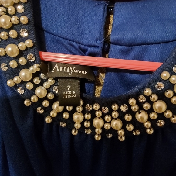 Gorgeous formal dress - Picture 2 of 3